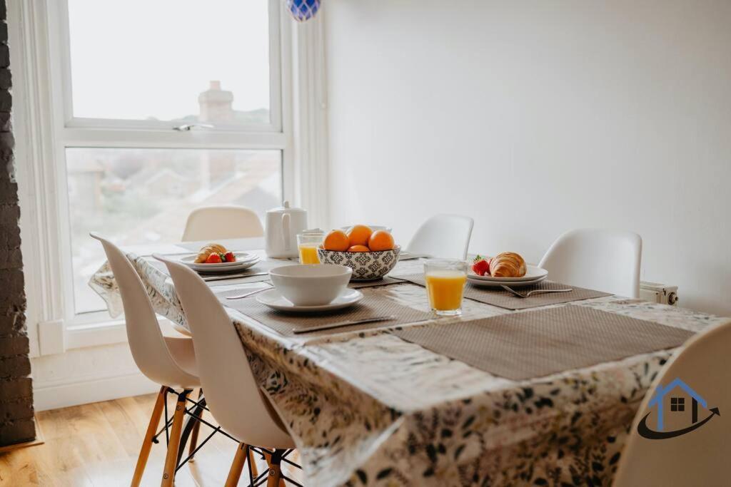 Indigo Snug - Gorgeous 2 Bed Flat In The Heart Of クロマー エクステリア 写真