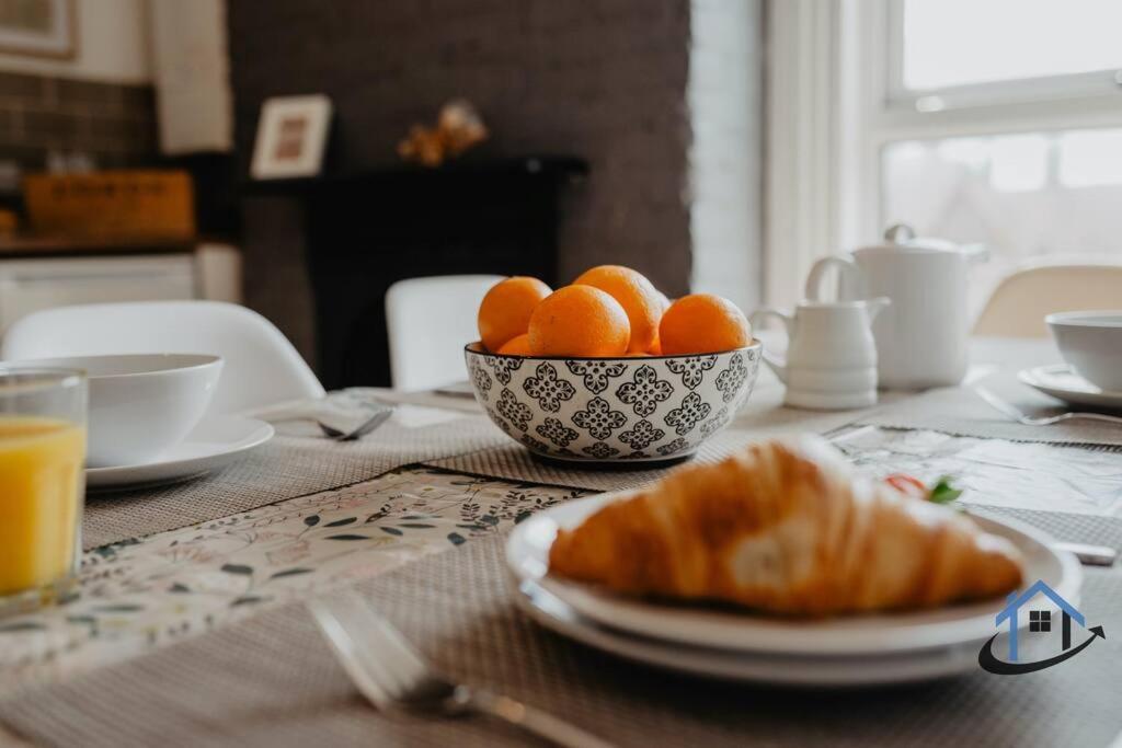 Indigo Snug - Gorgeous 2 Bed Flat In The Heart Of クロマー エクステリア 写真