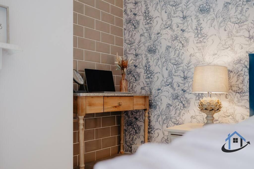 Indigo Snug - Gorgeous 2 Bed Flat In The Heart Of クロマー エクステリア 写真